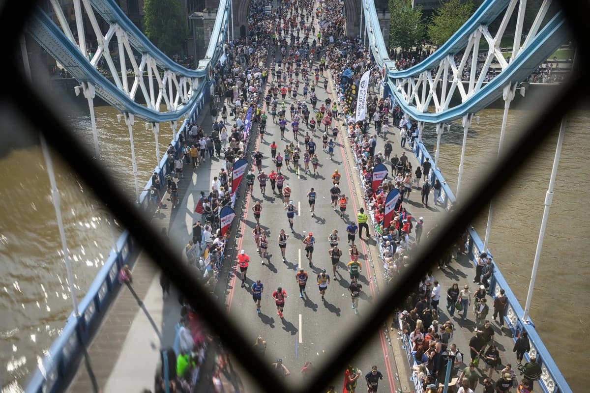 London Marathon 2026 LIVE: Start times, latest weather and updates from world famous race