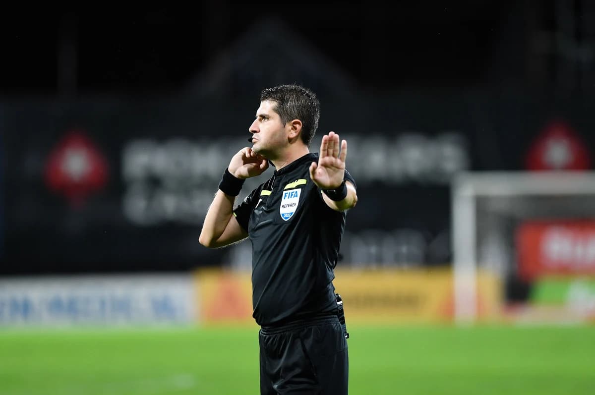 Lovitură! UEFA i-a anulat delegarea lui Andrei Chivulete din Europa League