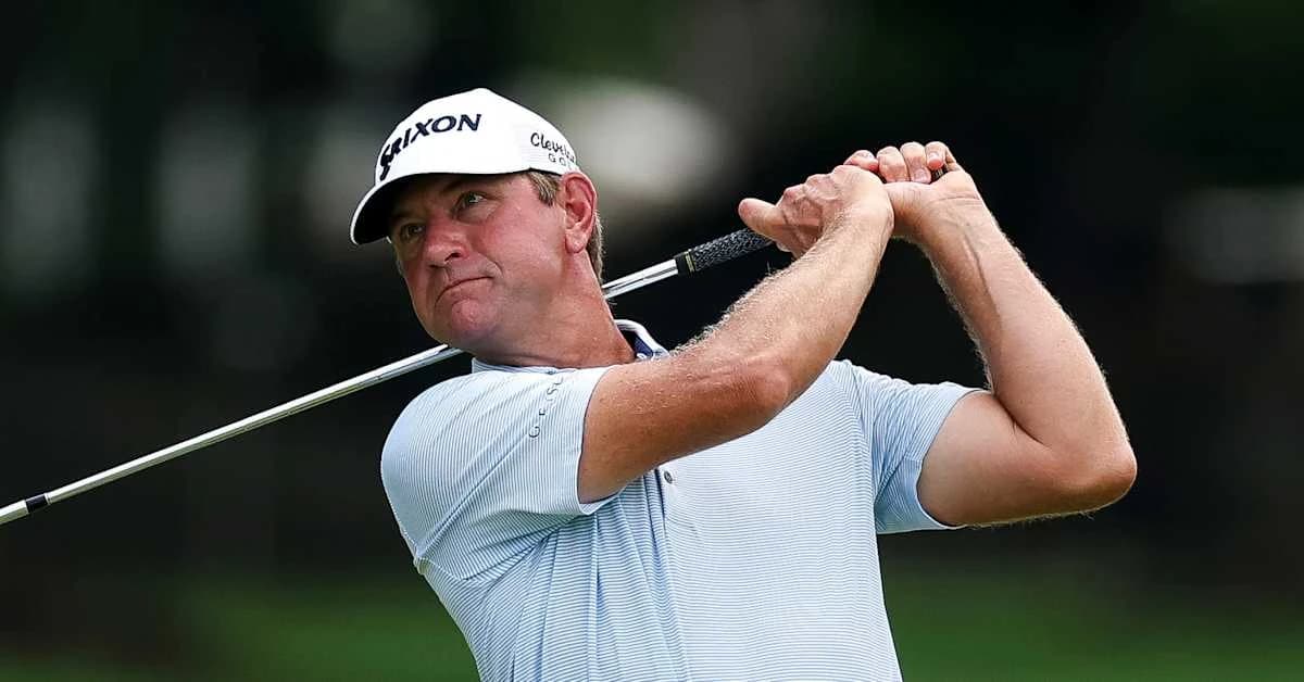Lucas Glover birdies final two holes for 63, shares lead at ISCO Championship