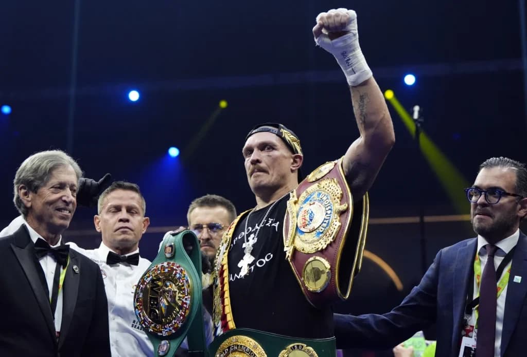 Lupta anului dintre Oleksandr Usyk și Rico Verhoeven s-a terminat cu un KO contestat (Video)