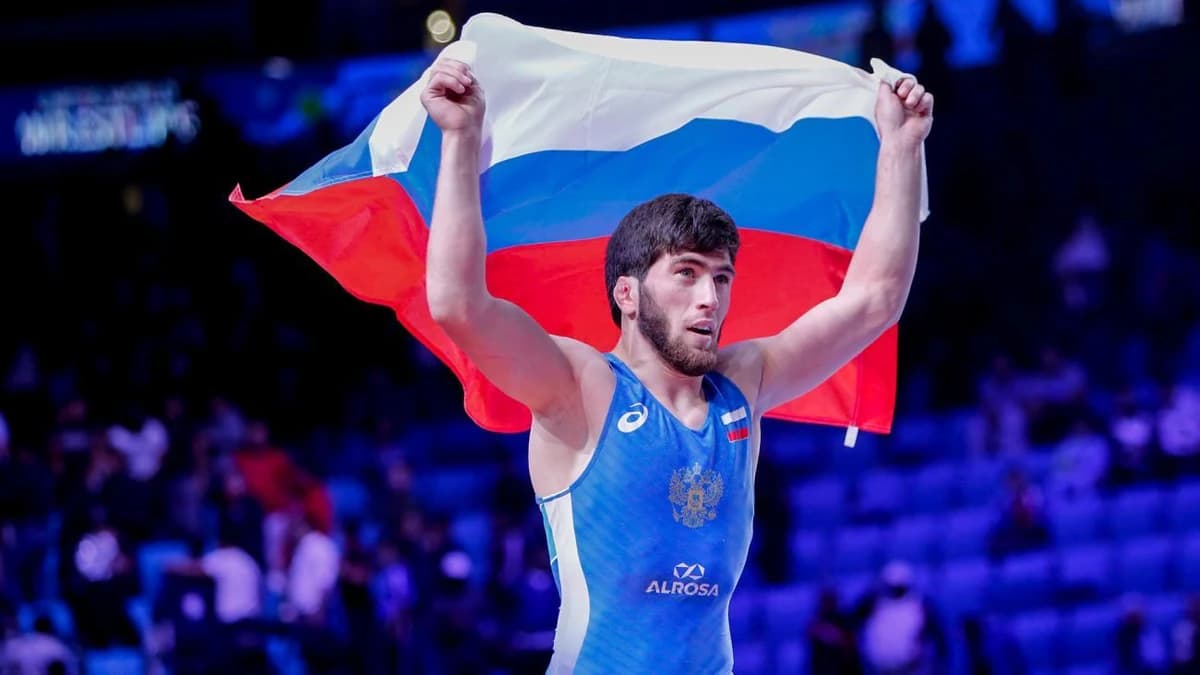 Luptătorii ruşi şi belaruşi pot concura sub steagurile lor naţionale, anunţă United World Wrestling