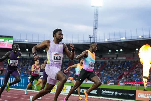 Lyles smashes world 150m best in Ostrava