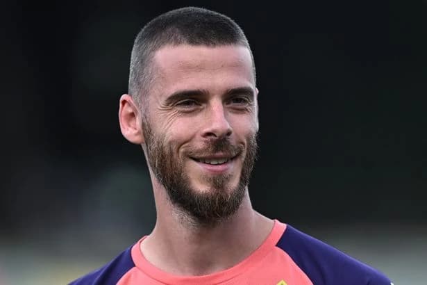 Man Utd news: David de Gea responds to 115 charges verdict as starlet signs from Man City