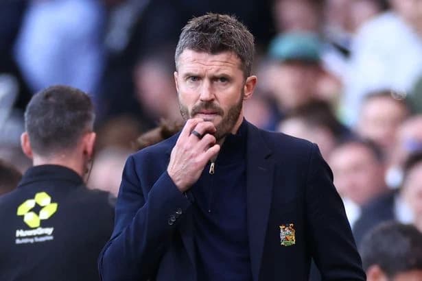Man Utd news: Michael Carrick takes action to kickstart season as player receives apology