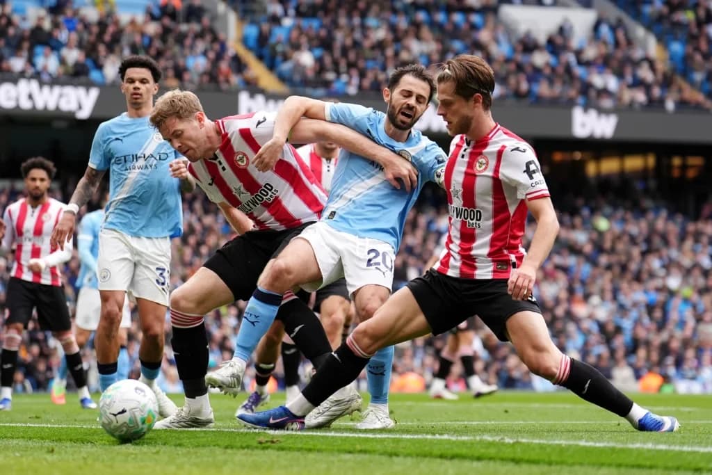 Manchester City, învingătoare cu 3-0 la Brentford, se menține în cursa pentru titlu în Premier Leagu