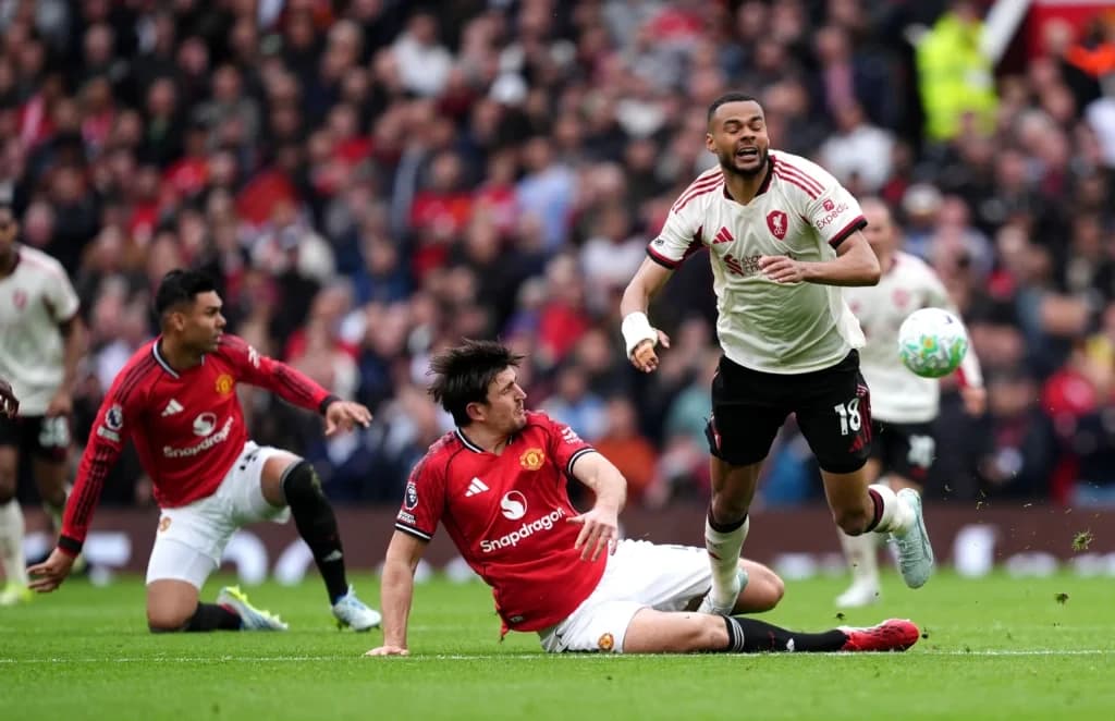Manchester United și-a asigurat un loc de Champions League după un meci superb cu Liverpool