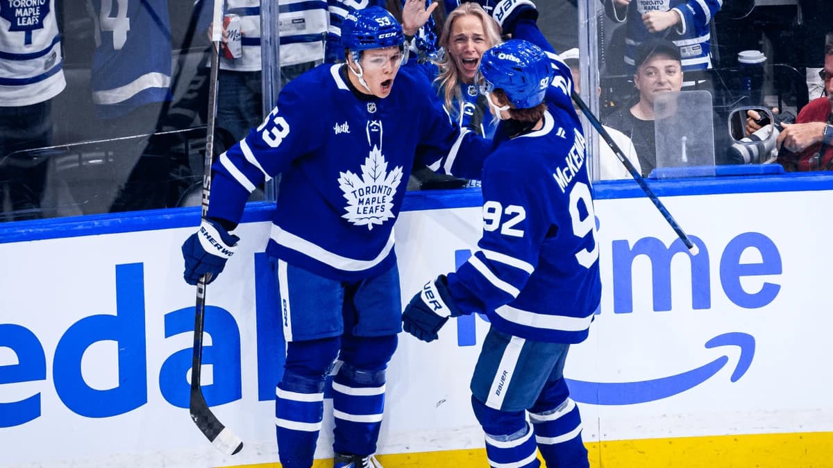 Maple Leafs edge Islanders to give Hiller 1st win