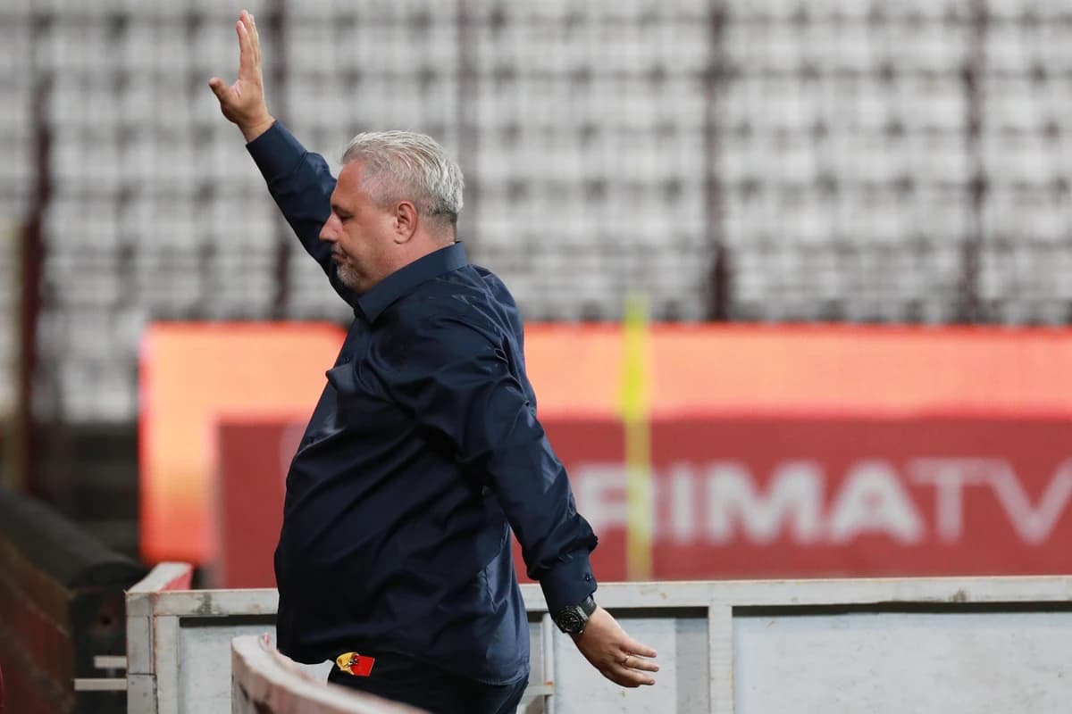 Marius Șumudică a ajuns la Cluj! Cum a fost întâmpinat în aeroport
