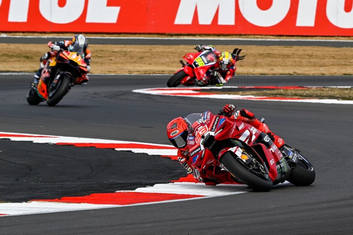 Marquez baffled by “massive” tyre drop in British GP sprint