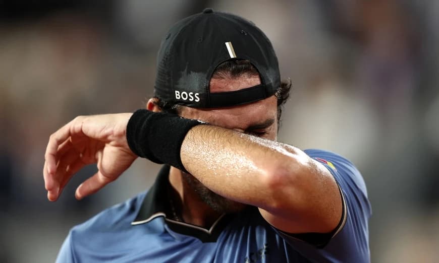 Matteo Berrettini, momente crunte la Roland Garros! A abandonat în sferturi, în faţa prietenului Mat