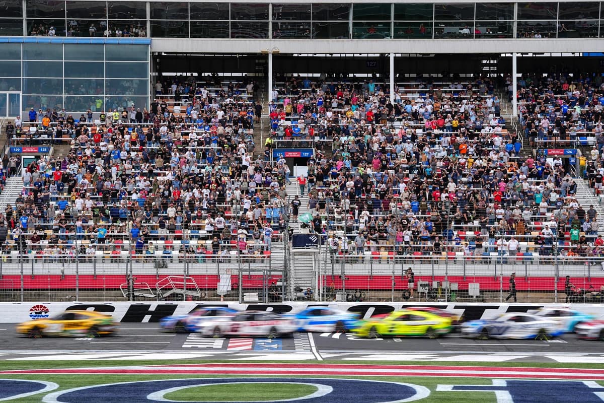 Max Verstappen leads start to finish in Formula 1 as NASCAR heads to Phoenix Raceway