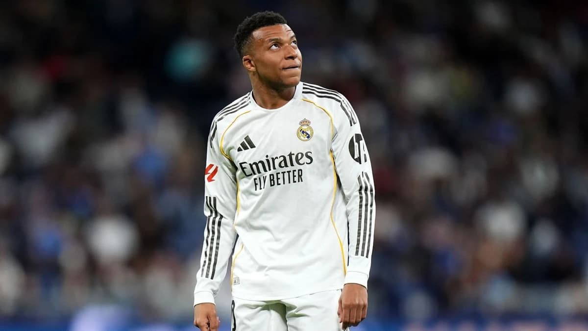 Mbappé booed by fans, says coach benched him