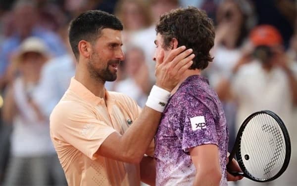 Meci epic la Roland Garros: Fonseca, 19 ani, l-a eliminat pe Novak Djokovici în patru ore şi 53 de m