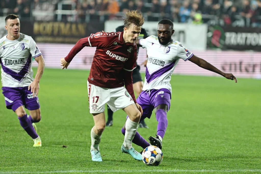 Meciul FC Argeș – Rapid București deschide penultima etapă din play-off în Superliga. Duelul echipel