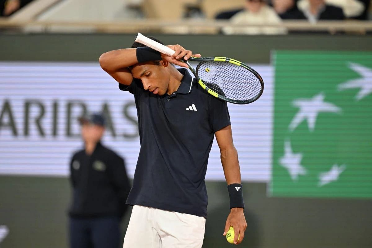 Meciul și surpriza! Al patrulea favorit de la Roland Garros a fost eliminat în „sferturi”