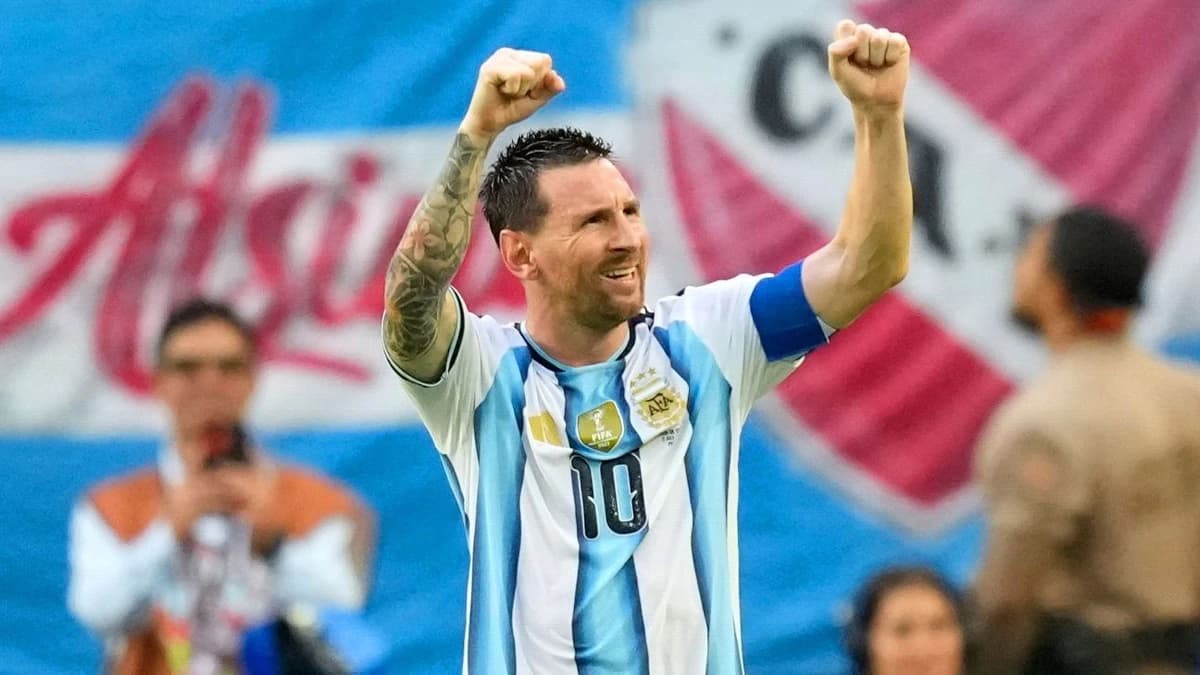 Messi announces international retirement