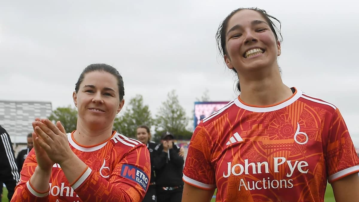Metro Bank One Day Cup women's final: The Blaze beat Hampshire in final-ball thriller to secure dome