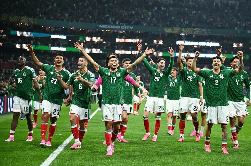 π₯ Mexico beat Ecuador, into the last 16! Records, fans go wild π€©