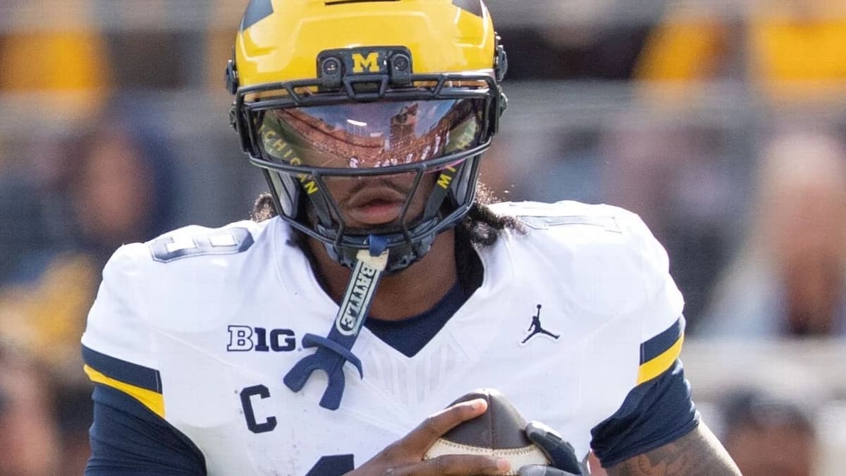 Michigan, Underwood again underwhelm as Gophers hoist Little Brown Jug