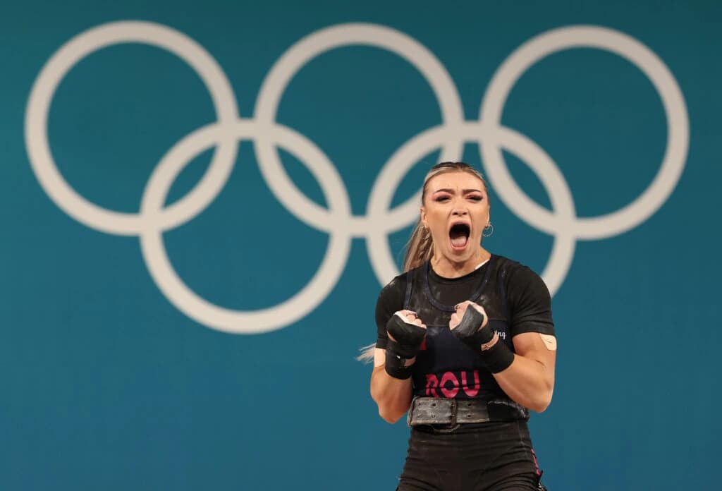 Mihaela Cambei, vicecampioană olimpică, în concurs la Mondialele de haltere. Competiția contează pen