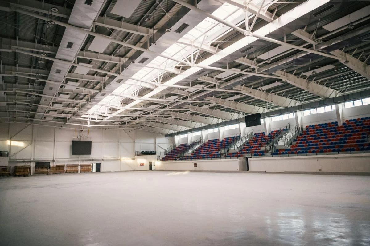 Ministrul dezvoltării a verificat stadiul lucrărilor patinoarului din Târgu Mureș și a promis: „Vom