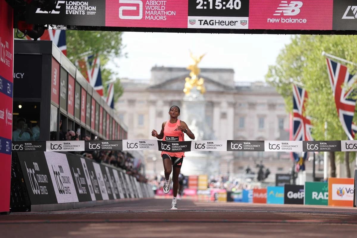 Moment istoric în cadrul Maratonului de la Londra: atleții adidas Sabastian Sawe și Yomif Kejelcha a