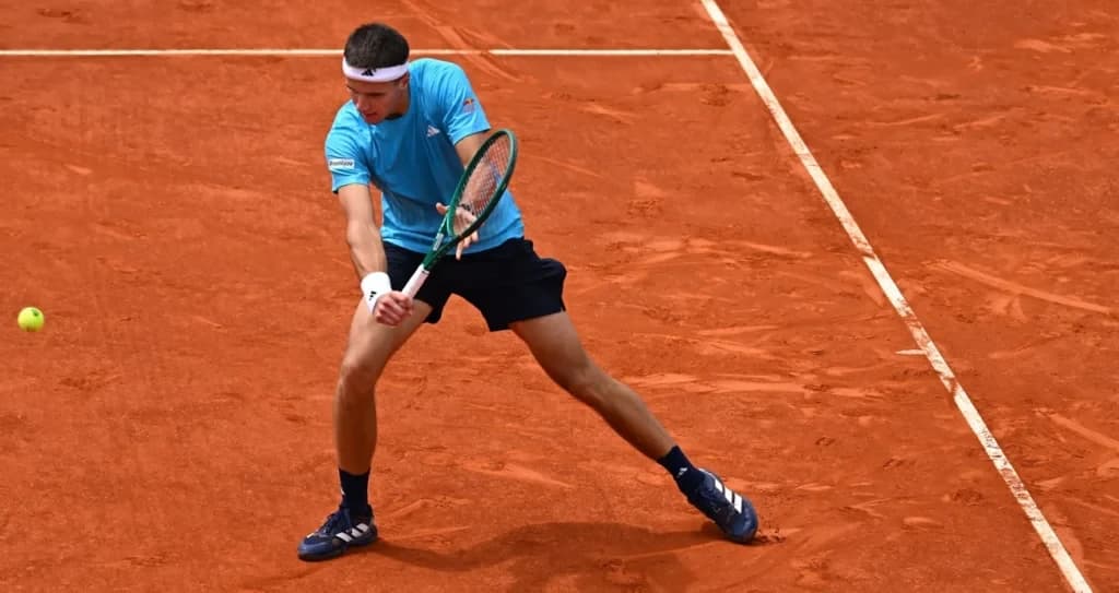 Moment tensionat la Roland Garros: Un jucător s-a prăbușit pe teren pentru 10 minute