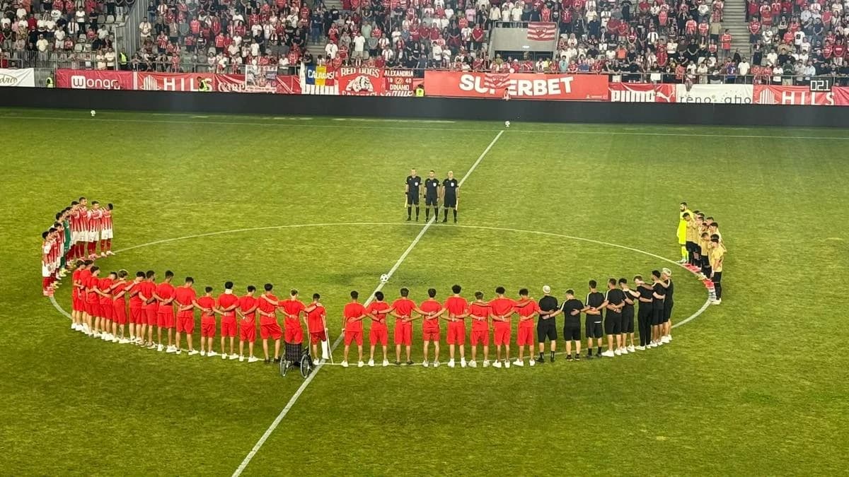 Momente emoționante pe „Arc”! Jucătorii de la Dinamo 2, implicați în gravul accident rutier, aplauda
