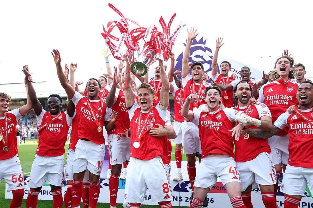 Momentul așteptat de 22 de ani » Trofeul Premier League, în mâinile jucătorilor lui Arsenal!