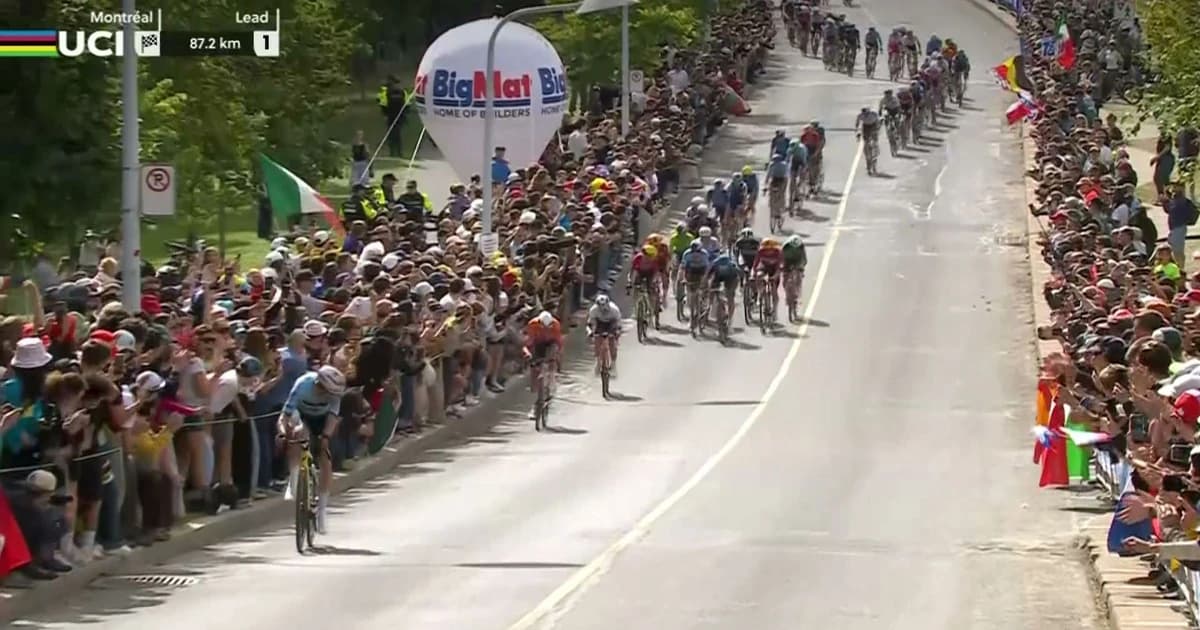 Momentul în care Van Aert și Van Der Poel au atacat cu 87 km înainte de finish, la Mondiale
