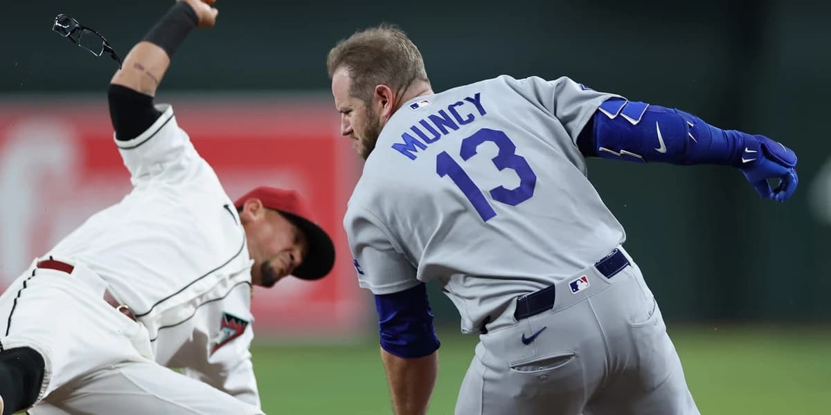 Muncy, Vargas OK after head-on collision at first base forces early exits