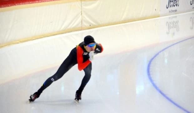 „N-avem gheață, dar avem campioni!” Povestea lui Tudor Debu, puștiul-minune de la patinaj viteză pen