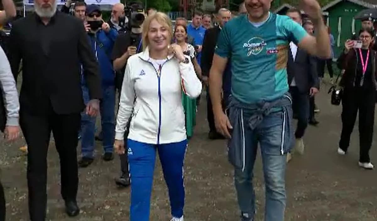 Nadia Comăneci, primită în urale la Onești: „Zeița de la Montreal” s-a întors acasă