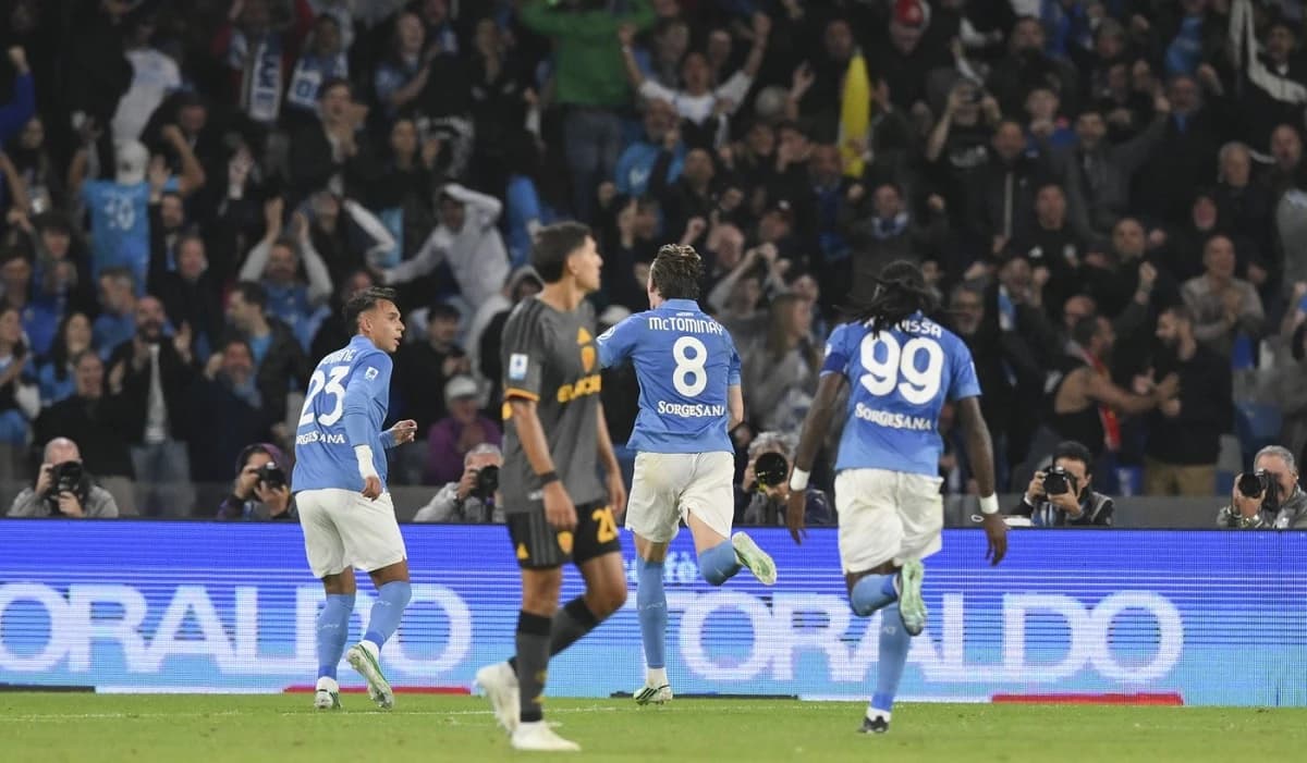 Napoli – AS Roma 3-3! Final încins pe „Maradona”, după un meci nebun. Egalul ajută Interul lui Chivu