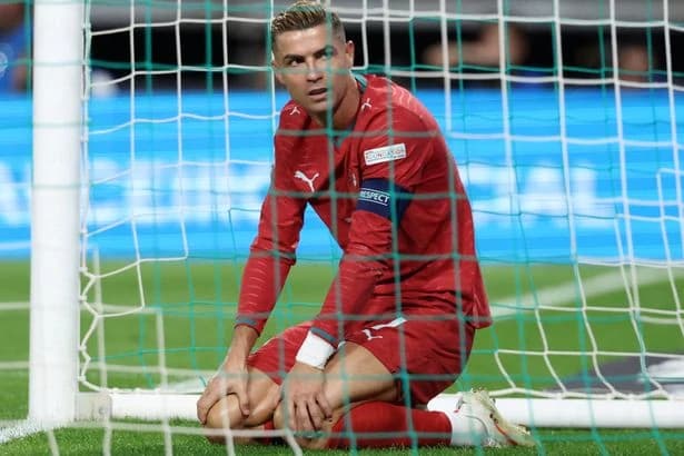 Narcissist Cristiano Ronaldo needs kicking to the kerb for 2,000 words of Portugal petulance