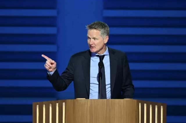 NBA: Antrenorul Steve Kerr îşi va prelungi contractul cu Golden State Warriors