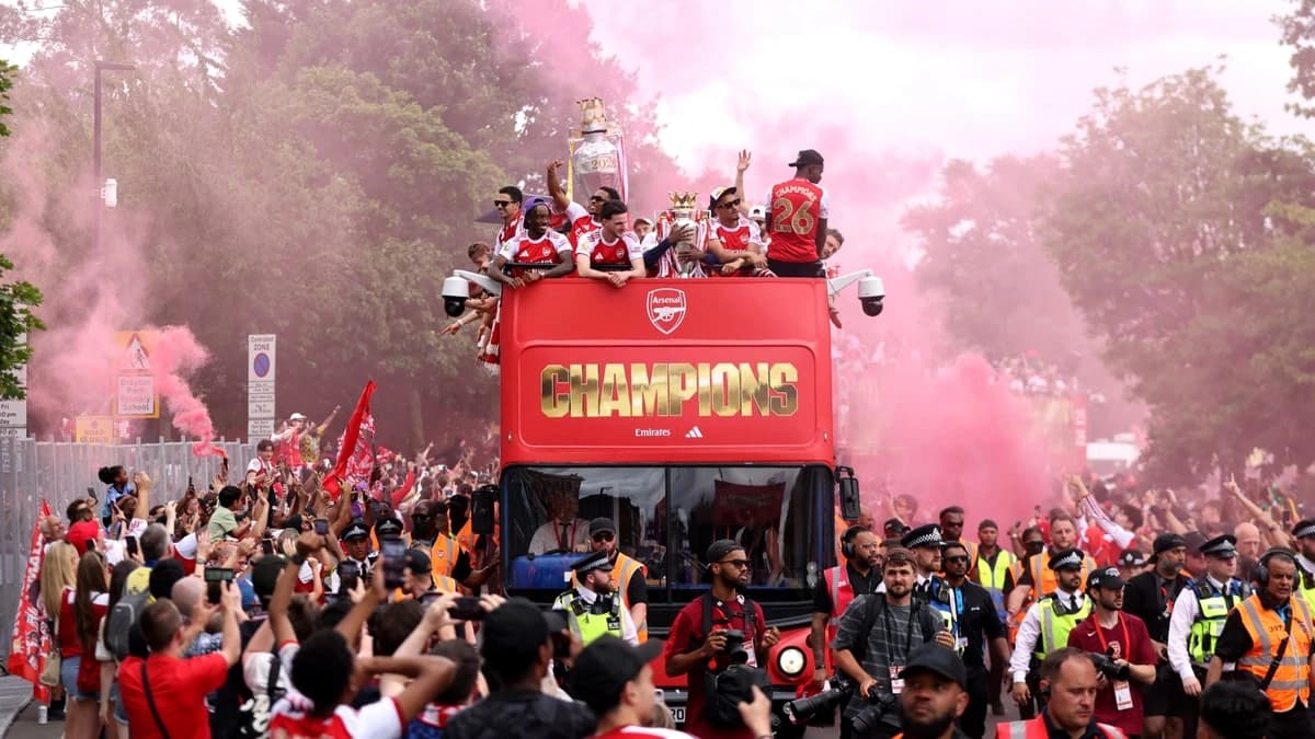 Nebunie totală la Londra! Un milion de fani ai lui Arsenal au ieșit pe străzi la o zi după eșecul di