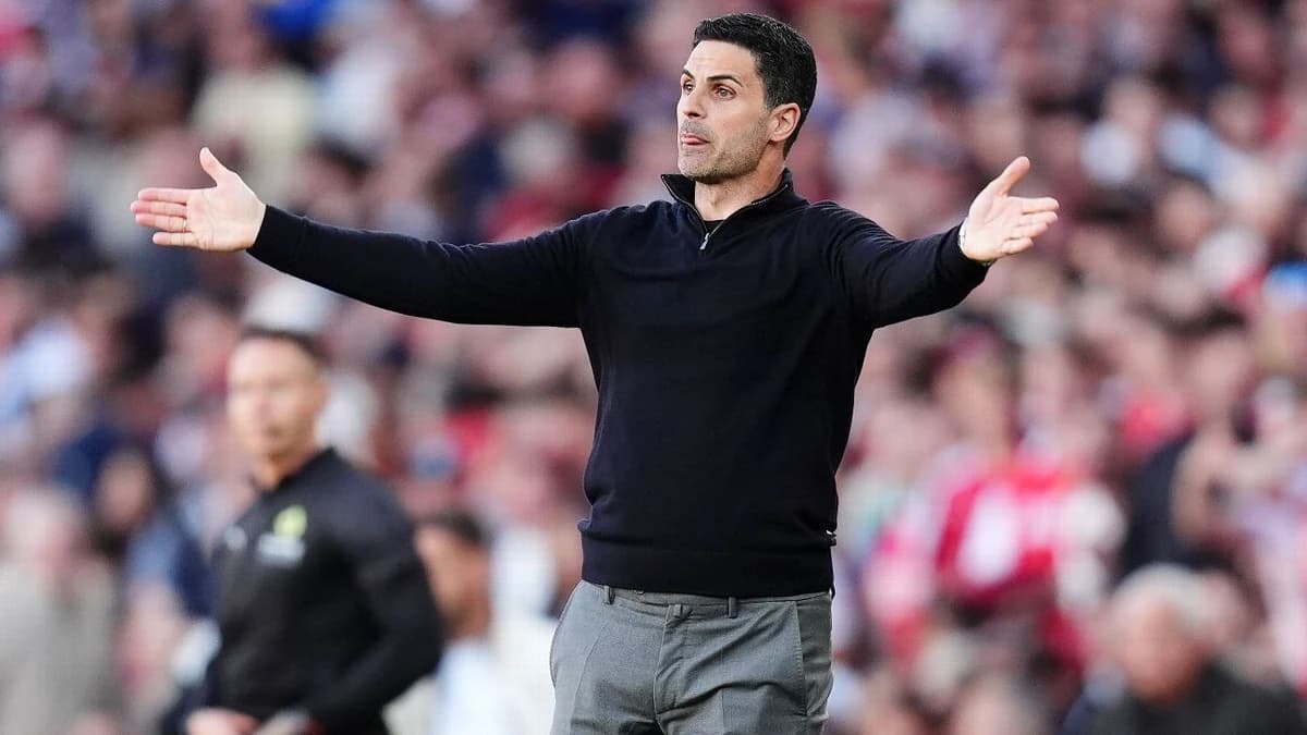 Neville: Arsenal likelier to win league than UCL