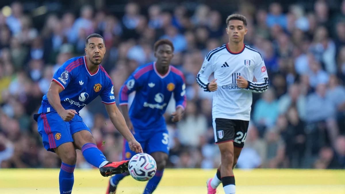 Neville explains 'worst 15 minutes' United claim