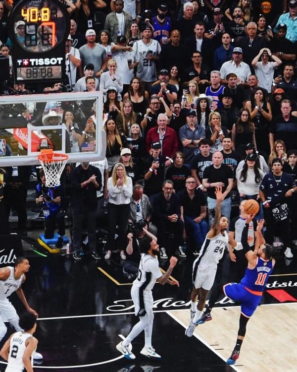 New York Knicks conduce cu 2-0 în finala NBA după 105-104 în fața lui San Antonio Spurs