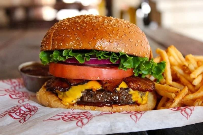 NFL: 300 de burgeri, 300 de pizza, 300 de hotdogi... Comanda XXL pentru jucătorii meciului de la Par