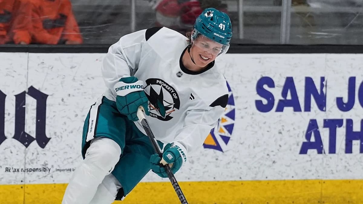 NHL Status Report: Stenberg makes preseason debut for Sharks