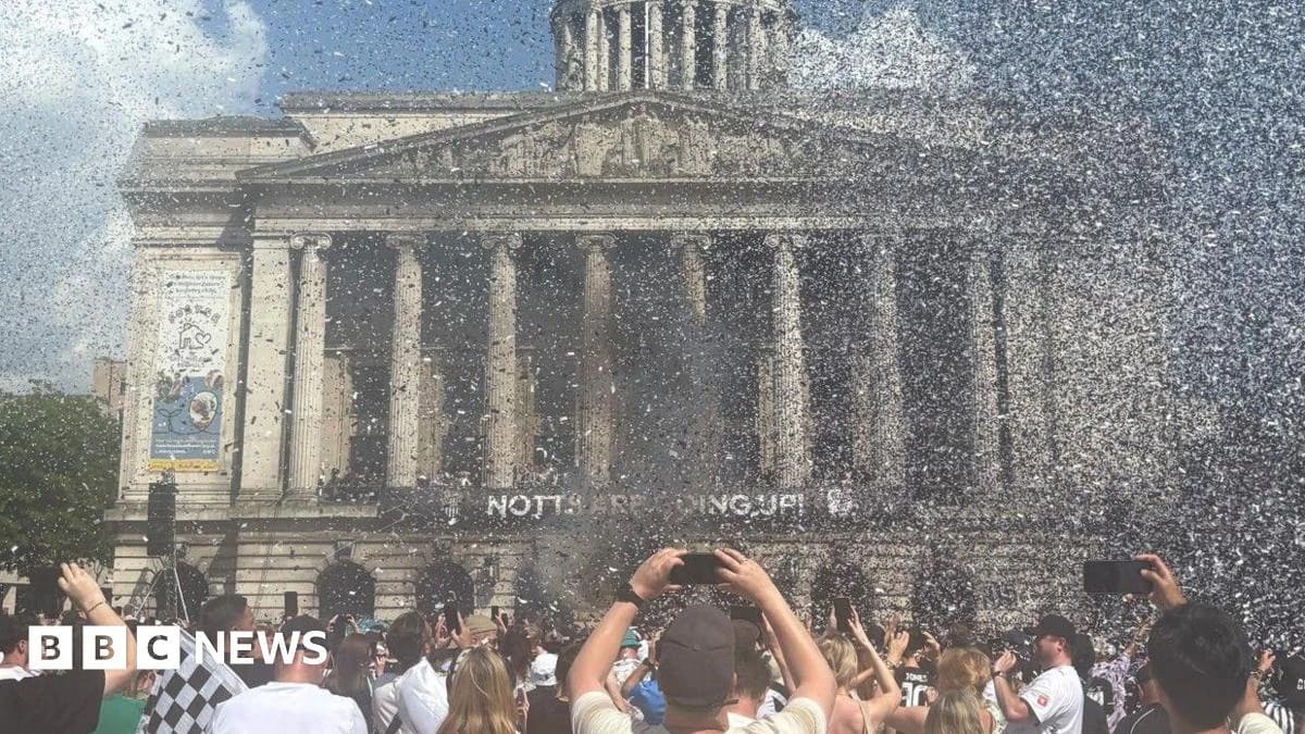 Notts County fans celebrate promotion to League One
