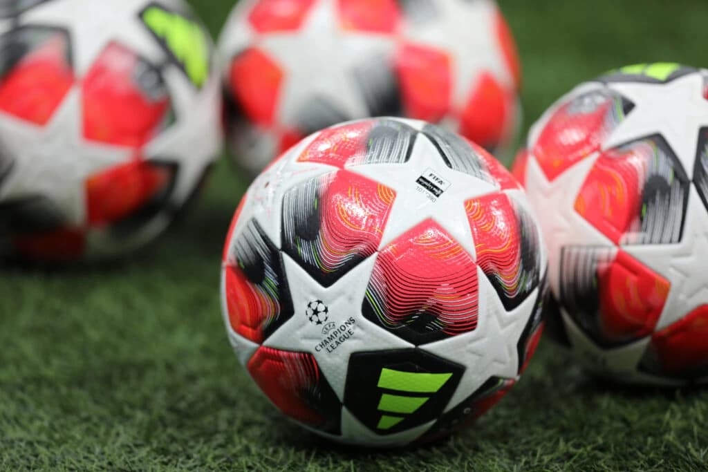 Nouă cluburi din Superliga de fotbal și trei echipe feminine au primit licența UEFA pentru sezonul 2