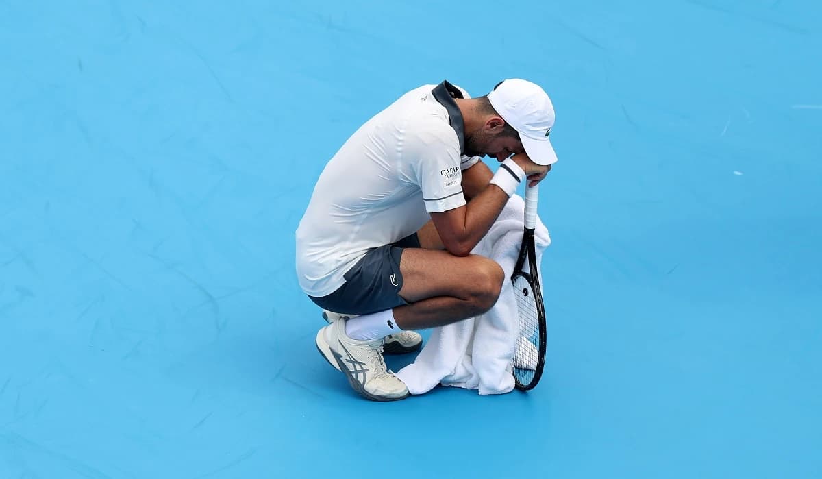 Novak Djokovic, scene dramatice la Cincinnati! A vomitat şi a căzut în genunchi chiar pe teren: „Am