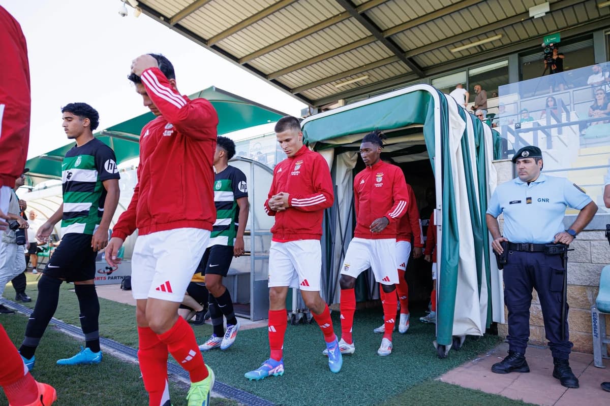 O echipă din Champions League s-a băgat peste Dinamo! Luptă pentru transferul de la Benfica