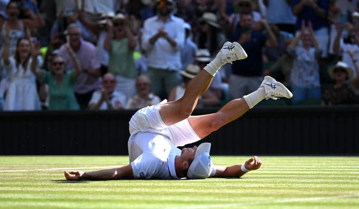 O singură dată s-a mai întâmplat asta la Wimbledon! Finalistul de la Roland Garros, eliminat de locu