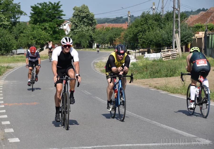 Oamenii de fier se aleg la Oradea: O nouă ediție a triatlonului X-Man adună peste 800 de sportivi di