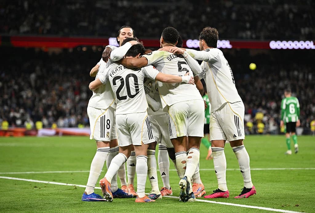 OFICIAL | Mourinho începe curăţenia! Jucătorul cedat de Real Madrid la o rivală din La Liga