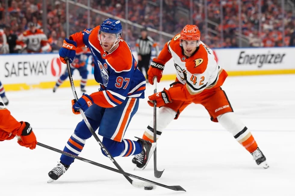 Oilers' Connor McDavid downplays injury, but he also has no points in first two playoff games